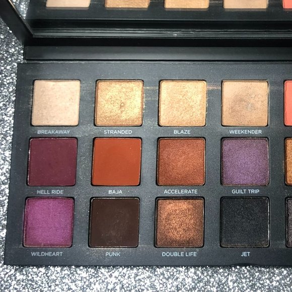 Urban Decay Born to Run Palette - Picture 2 of 3
